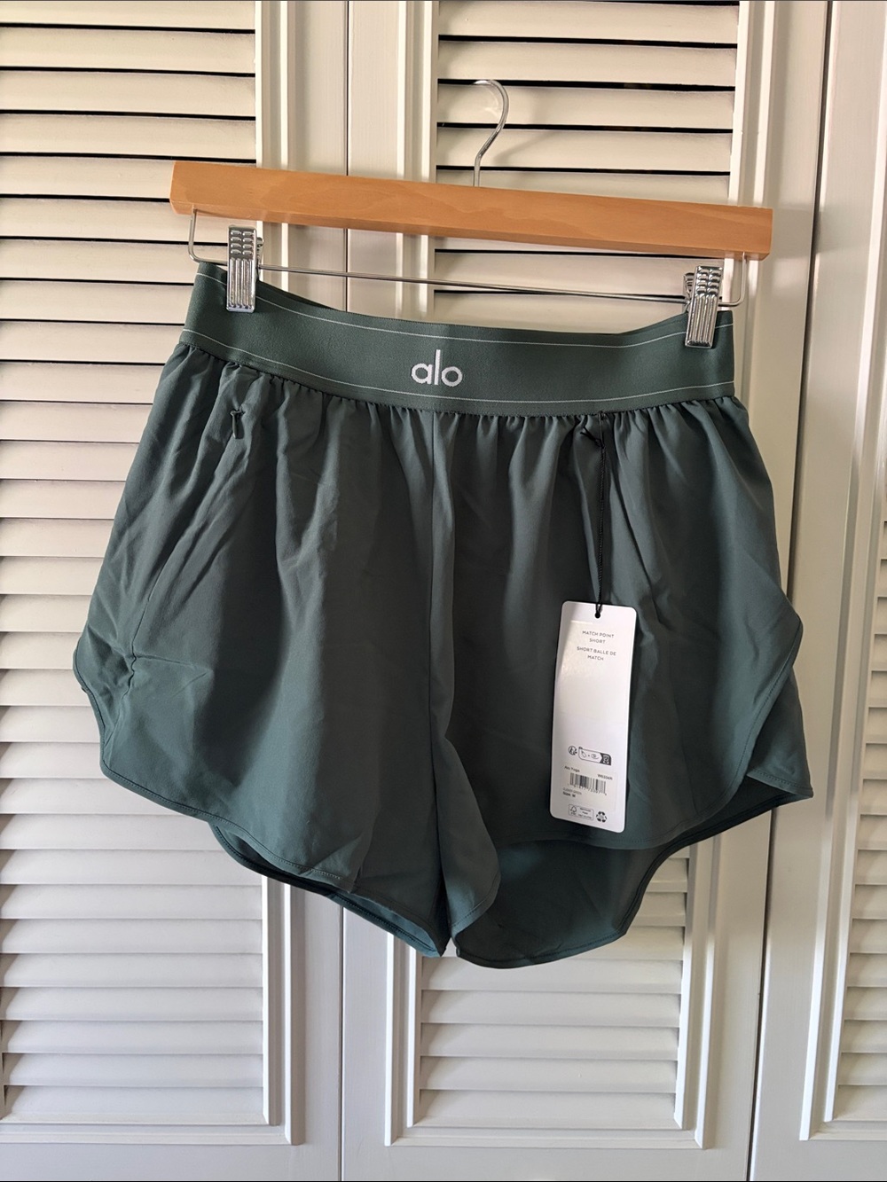 ALO Yoga Women's Match Point Short - Picture 4 of 5